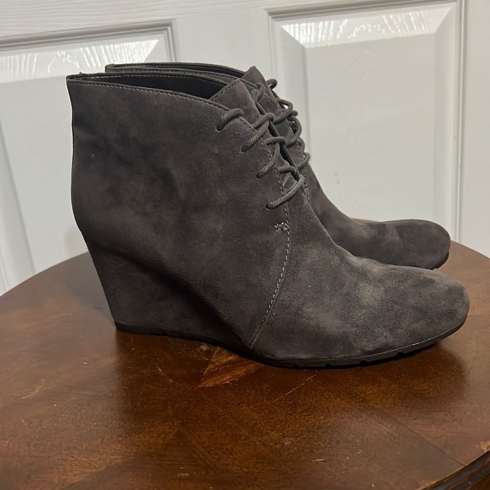 🔥🔥Clarks Artisan Dark Brown Leather Suede Ankle Booties - Wedge Boots - Sz 10M